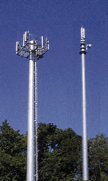 Fig. 6 The difference in visual impact between base stations using space diversity (left) and polarization diversity (right)